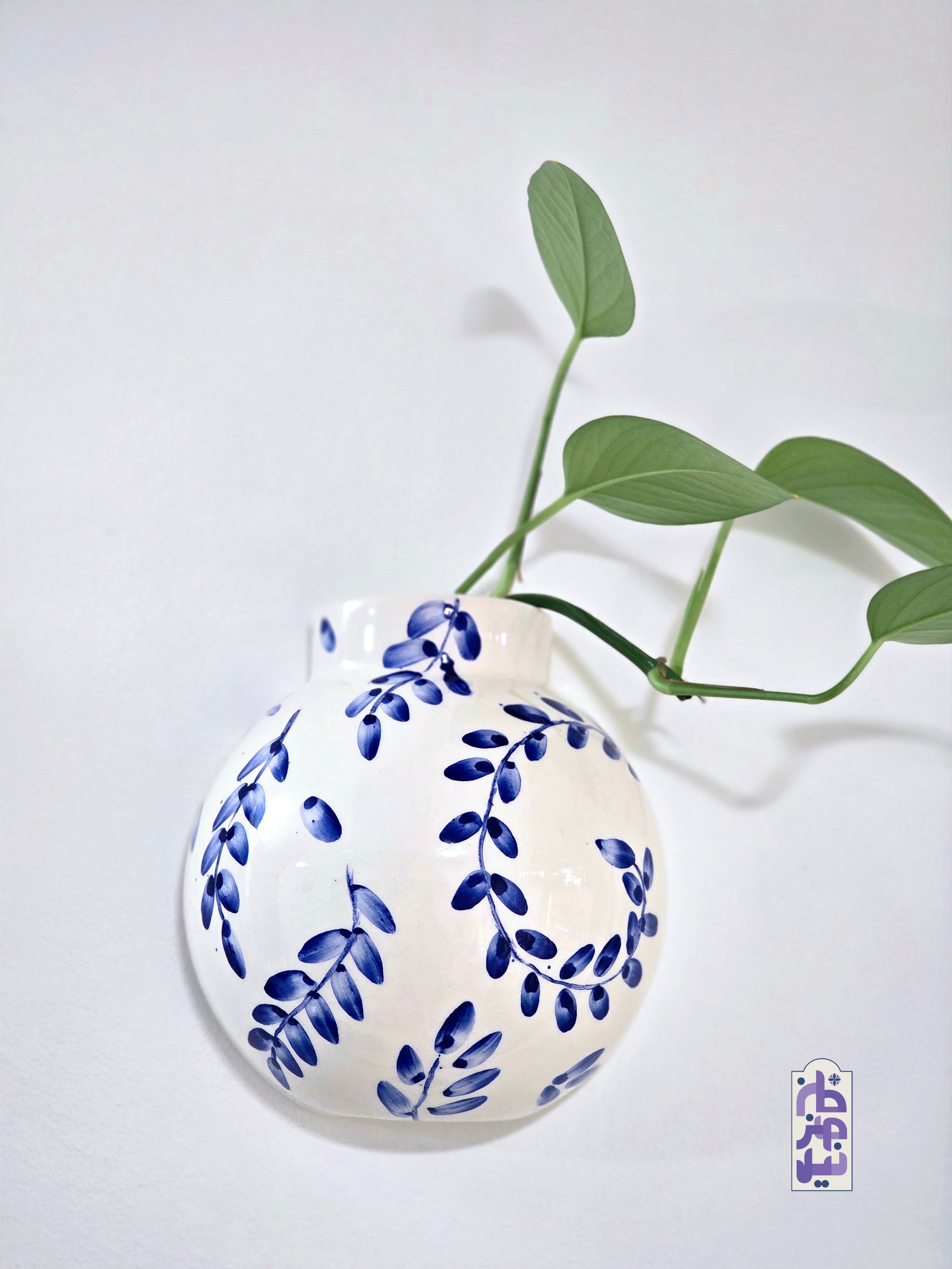 گلدان دیواری سفالی طرح ریسه آبی